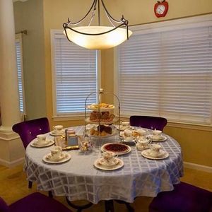 Meet your Posher, Pamela